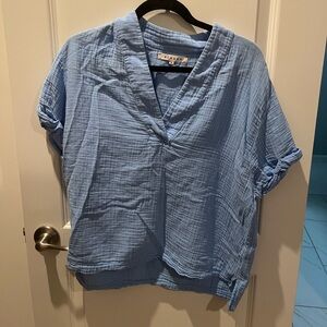 XIRENA Avery Top in light blue